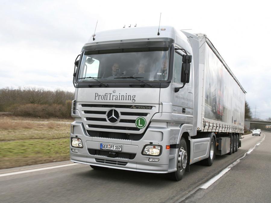  Mercedes-Benz Actros 1841 2002 года  (фото 1 из 9)
